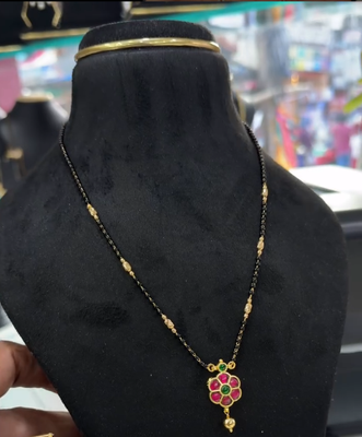 Black beads chain with jadau locket