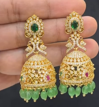 Jhumkaas