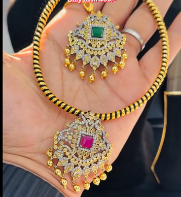 Hasli with one locket set