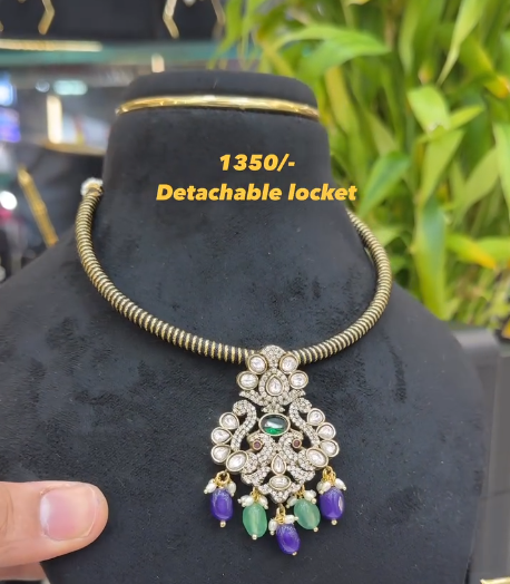 Hasli with Detachable locket