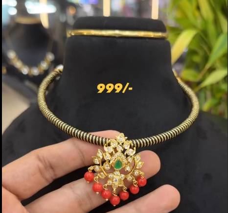 Hasli chain with locket