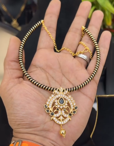 Hasli chain with locket set