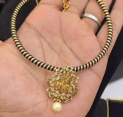 Hasli with Detachable locket