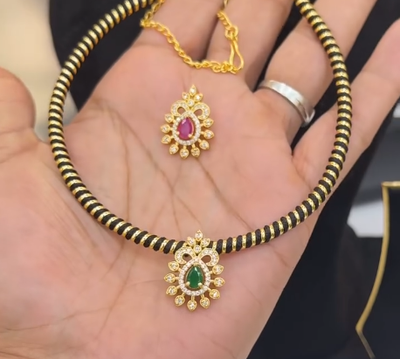 Hasli with one locket