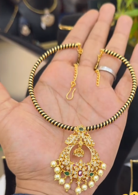 Thin hasli with locket