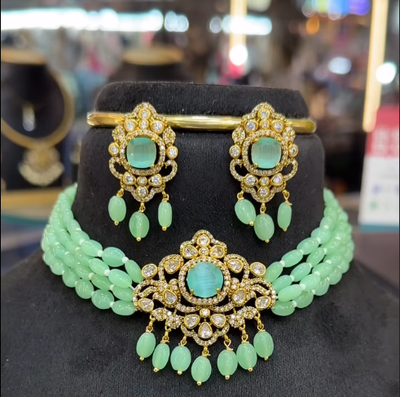 * Beads choker