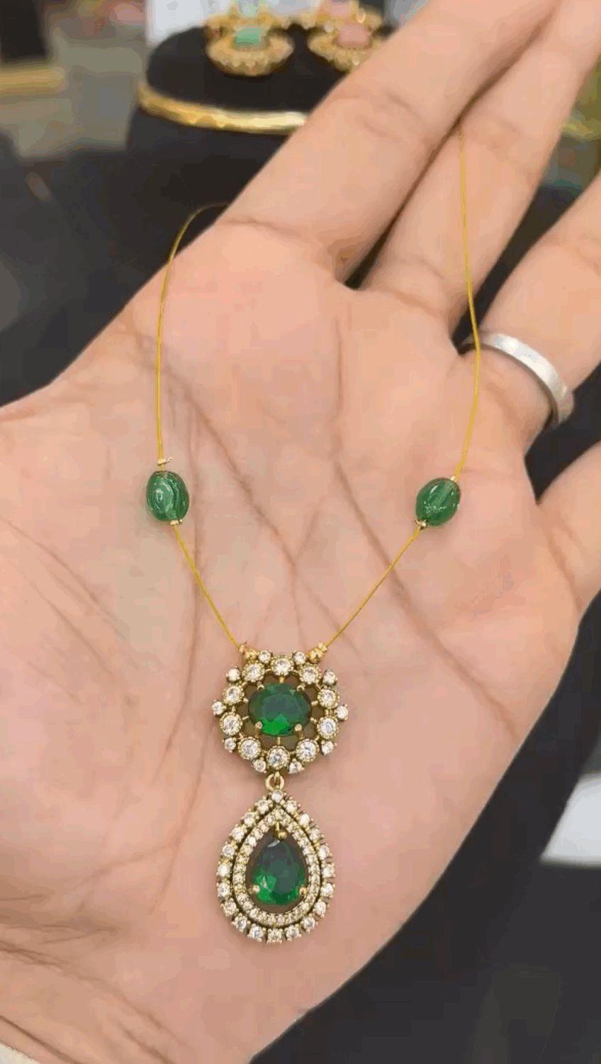 Invisible Chain Invisible Chain