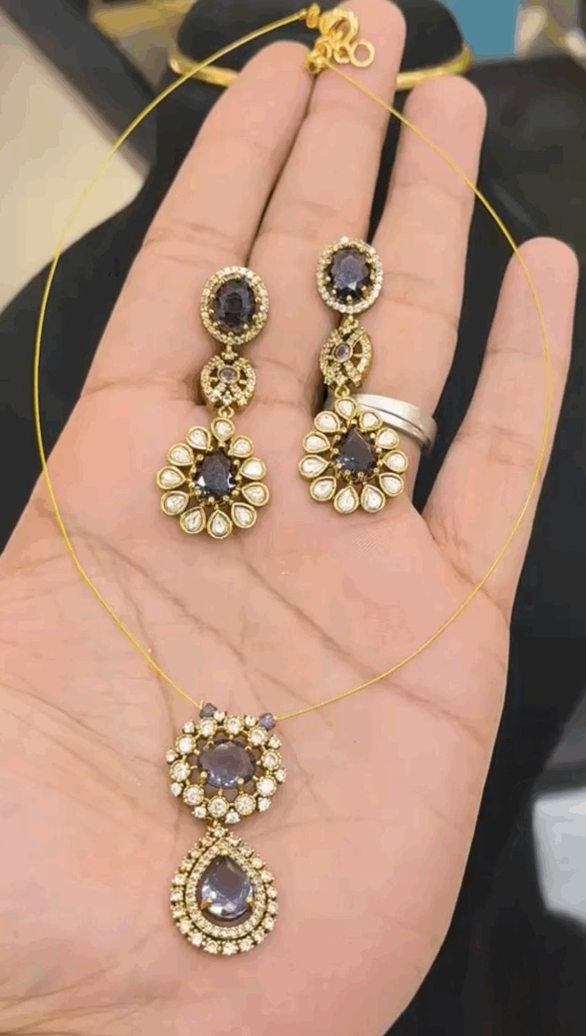 Invisible Chain Invisible Chain