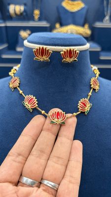 Simple Lotus Neckset