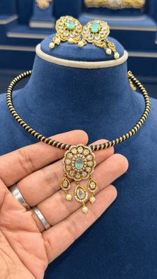 Flexible Hasli Neckset