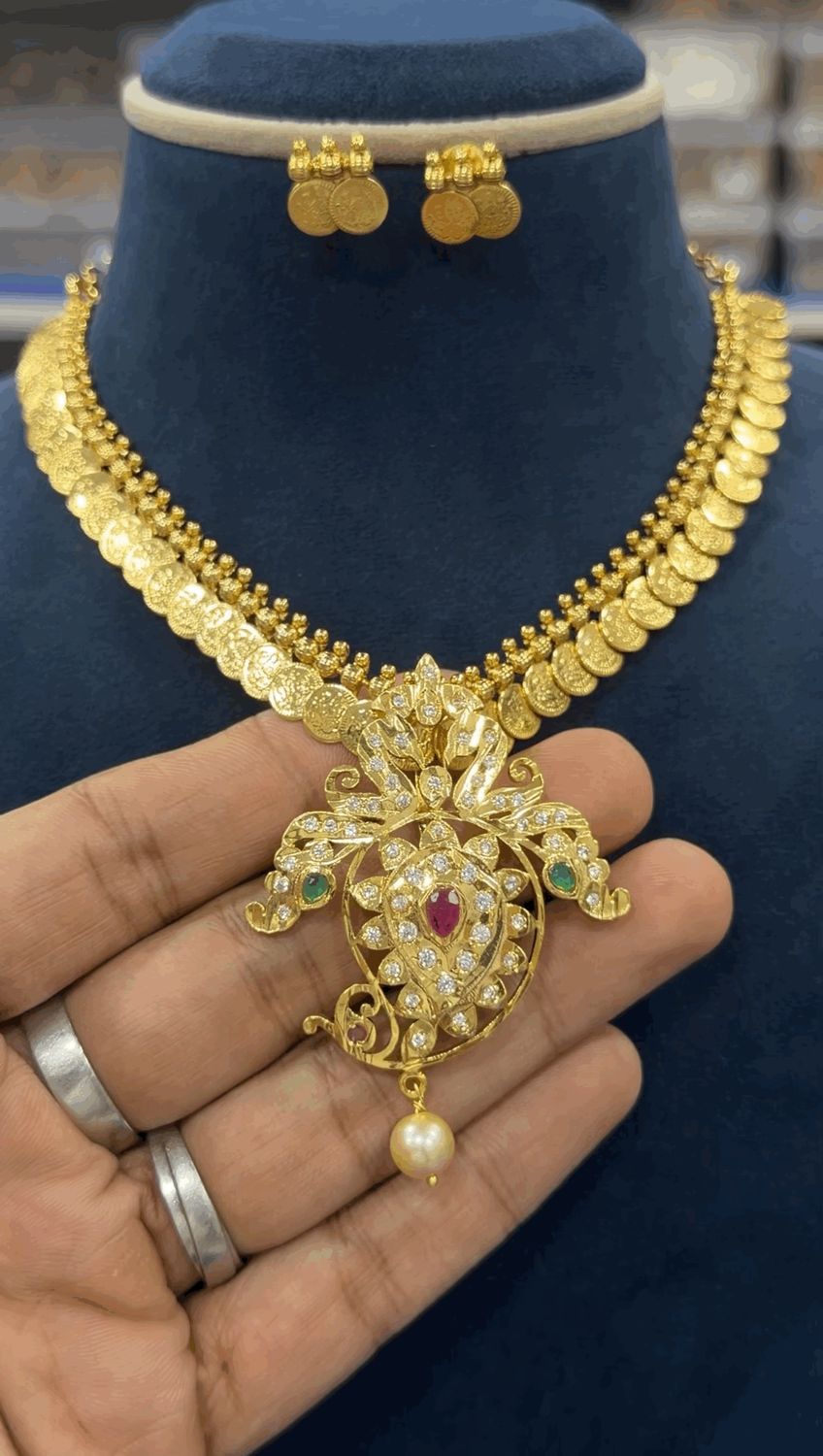 Kasu Neckset with Detachable Locket Kasu Neckset with Detachable Locket