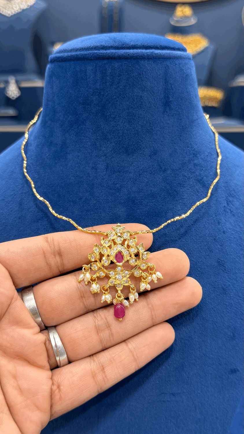 Simple Hasli Neckset with Locket