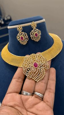 Flexible Neckset with Detachable Pendant Set