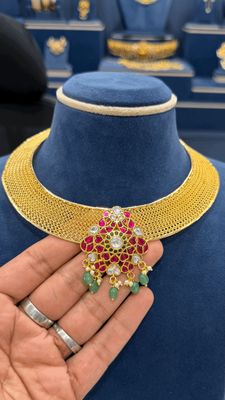 Flexible Kanti with Detachabe Jadau Locket