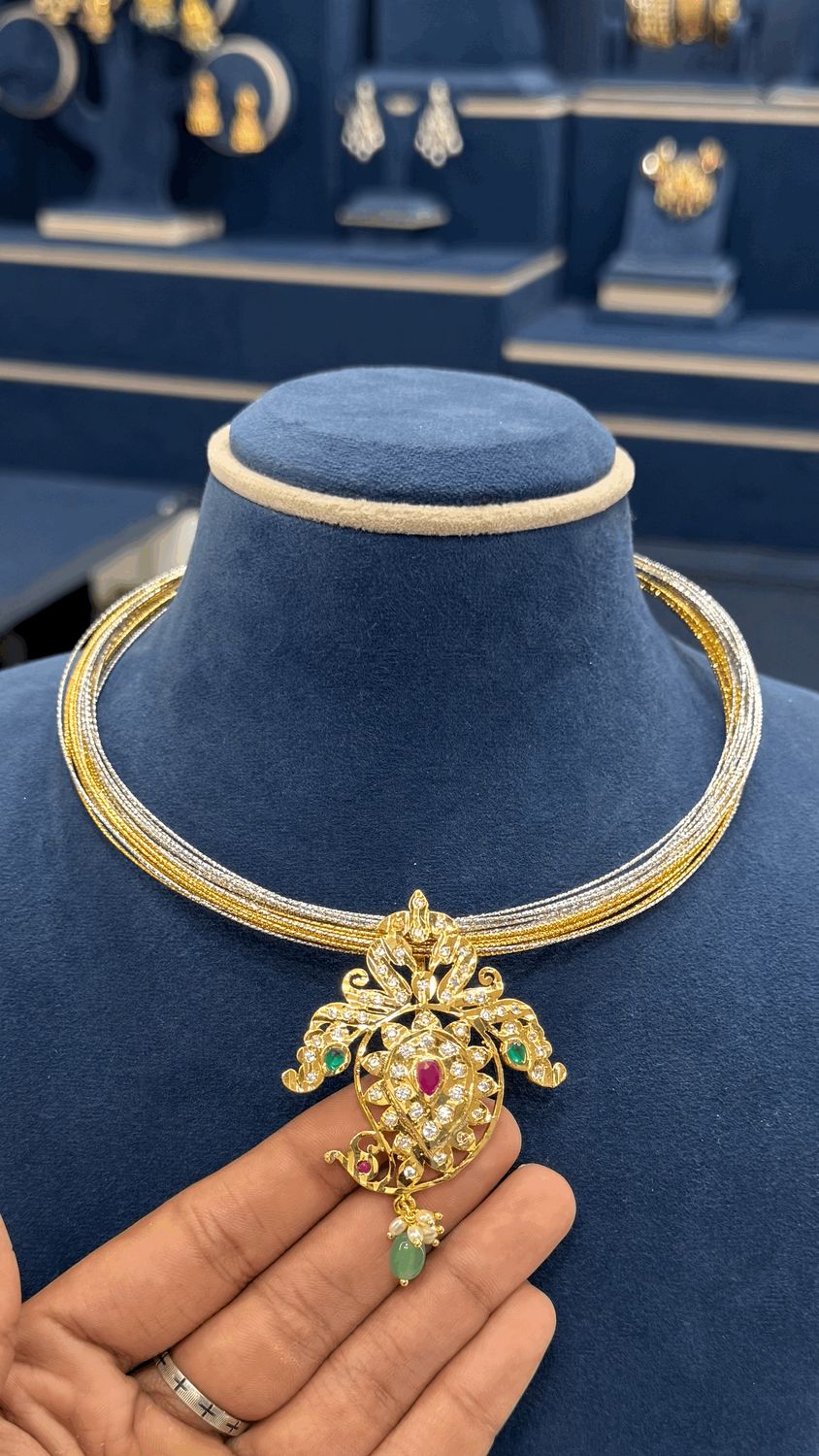 Hasli with Detachable Locket