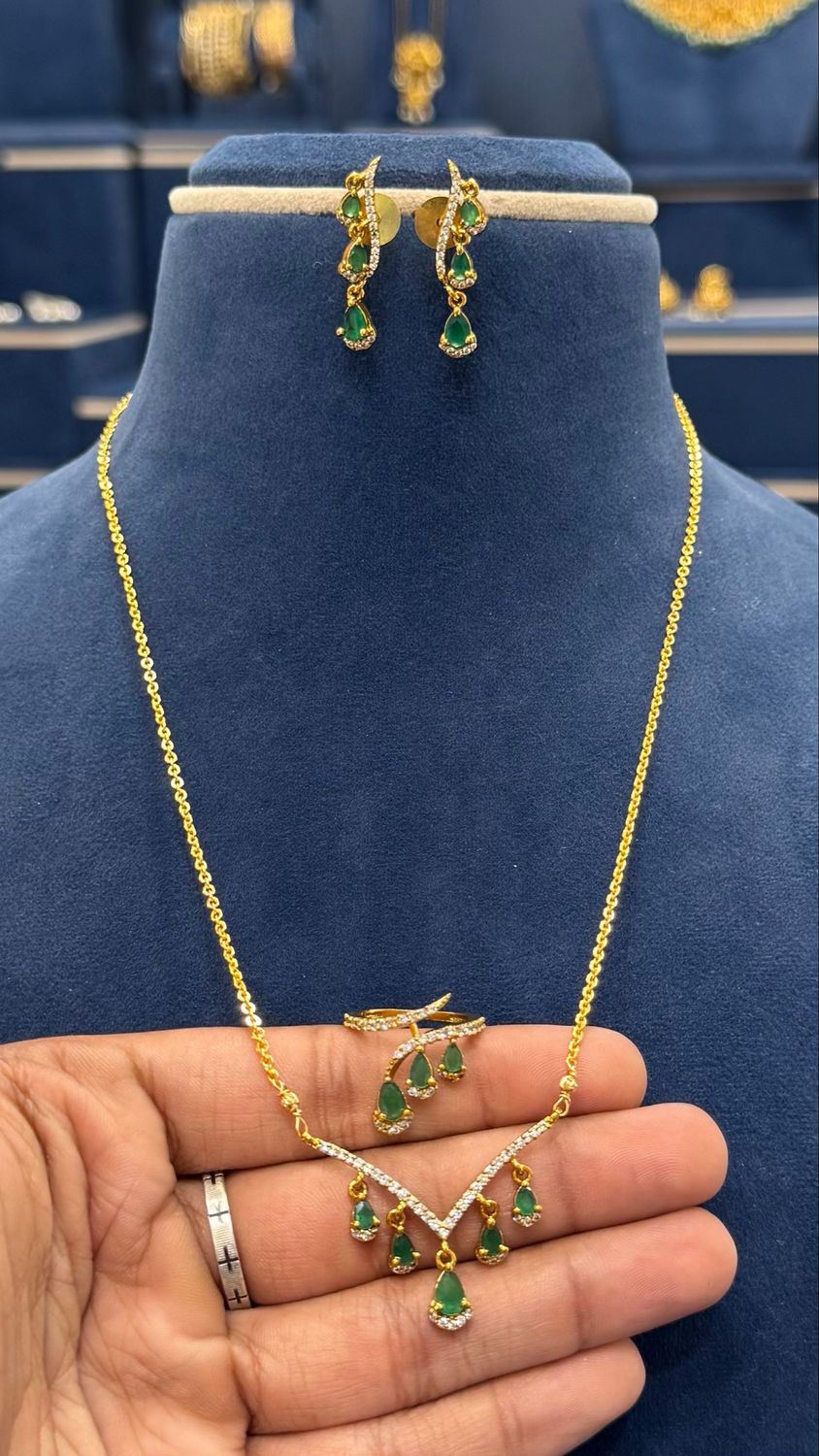 Chain Set With Finger Ring