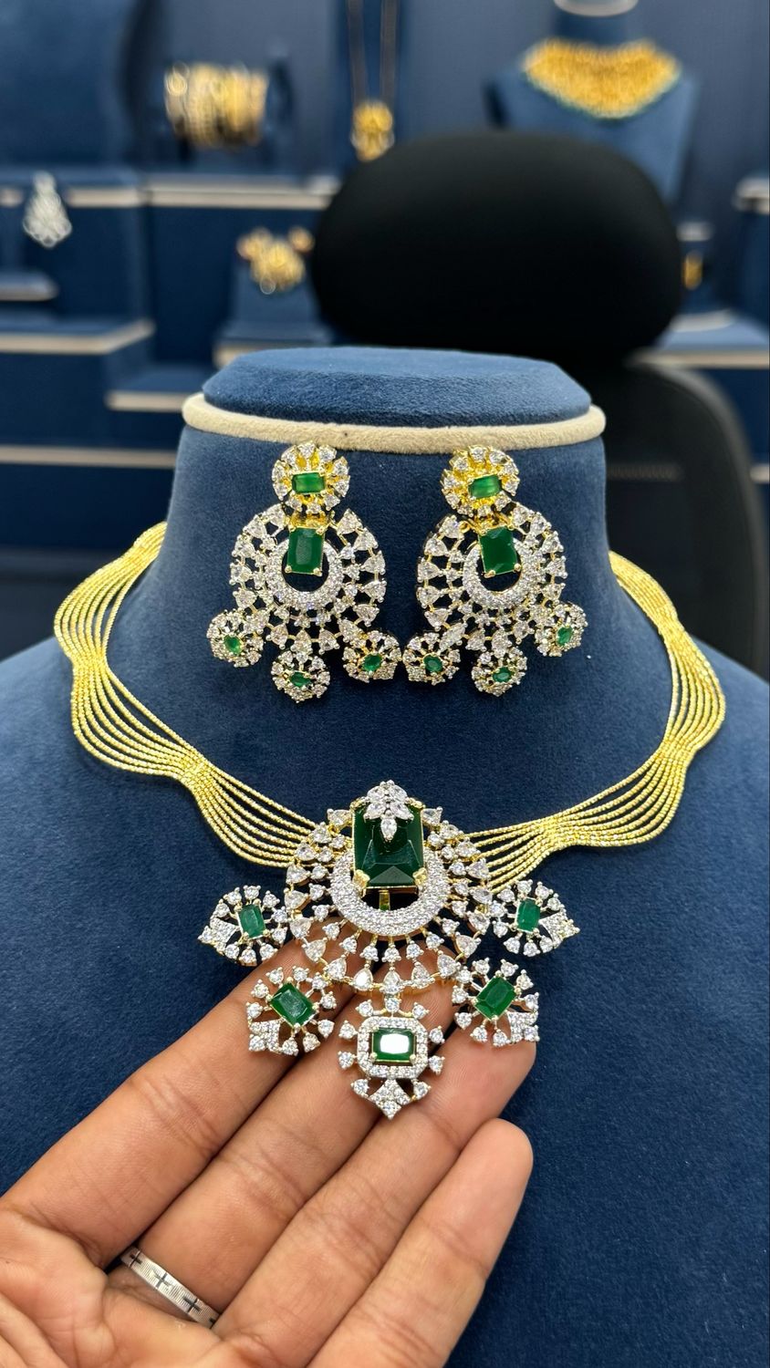 Hasli With Gj Locket Set