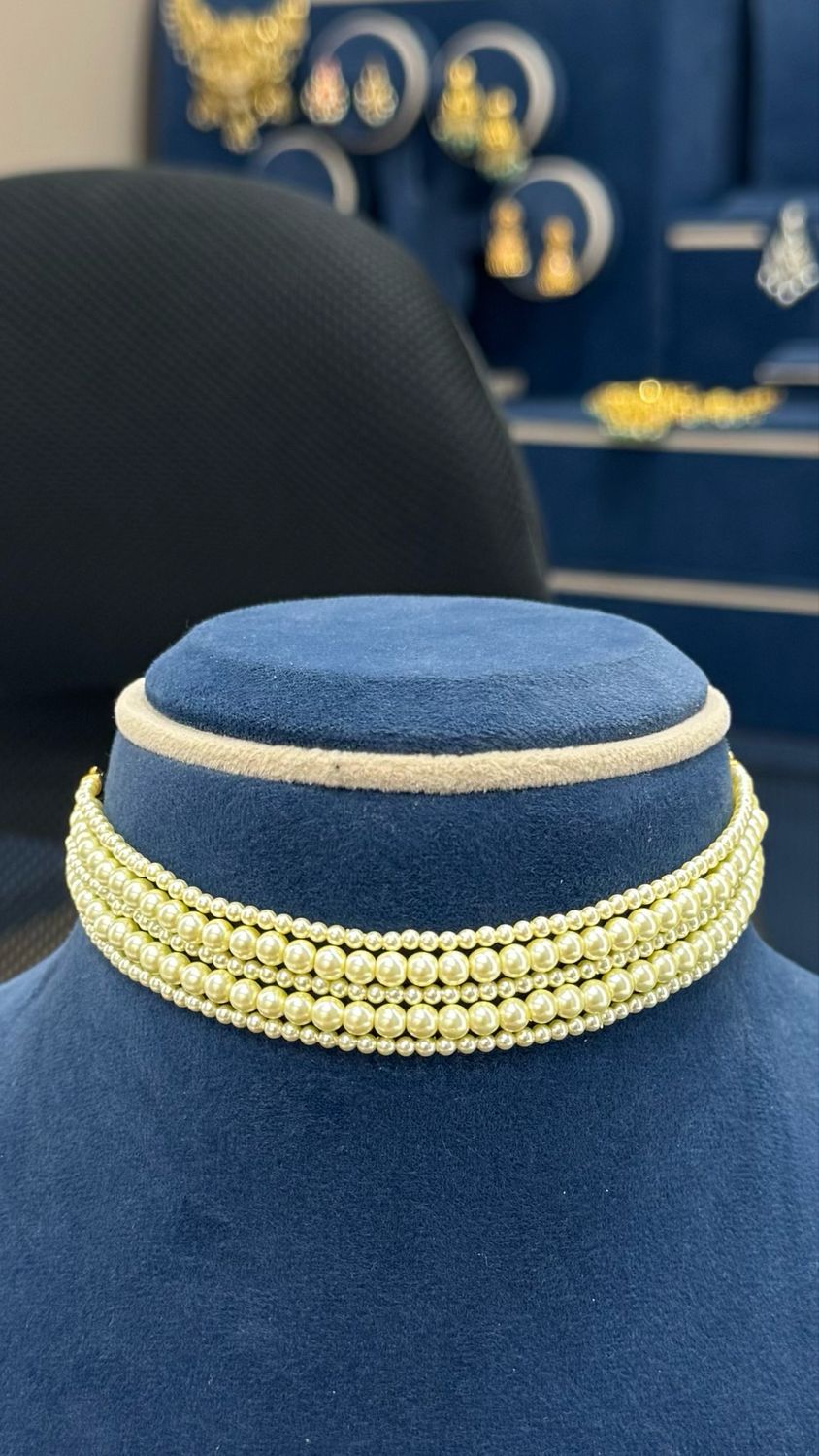 Pearls Choker