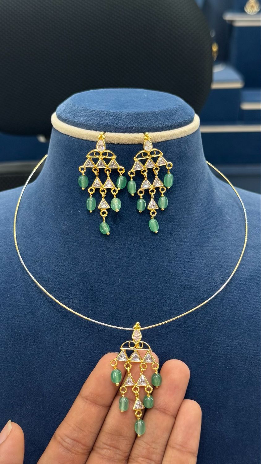 Simple Neckset