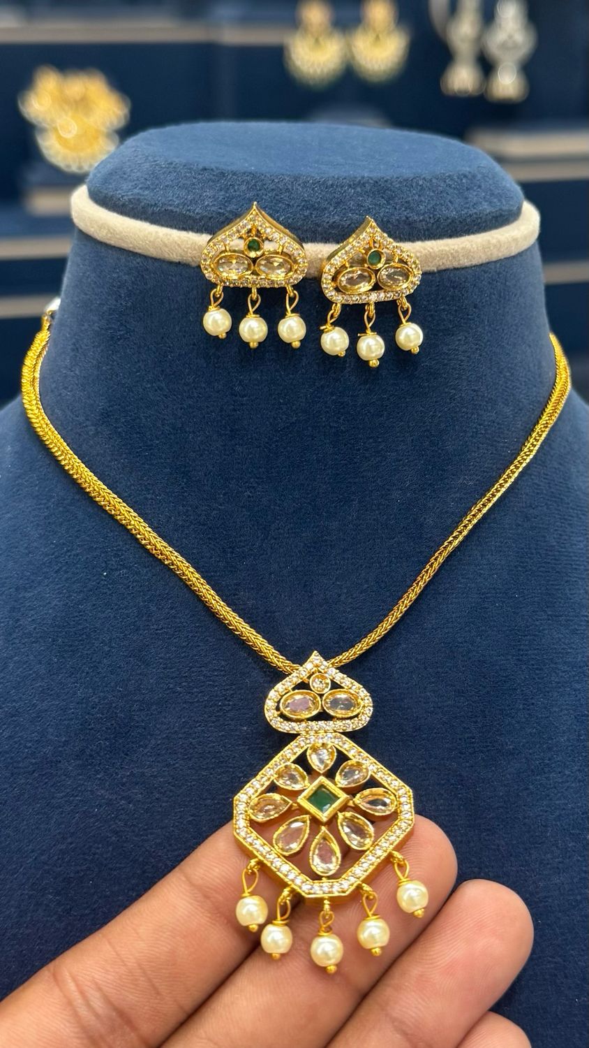Budget Neckset