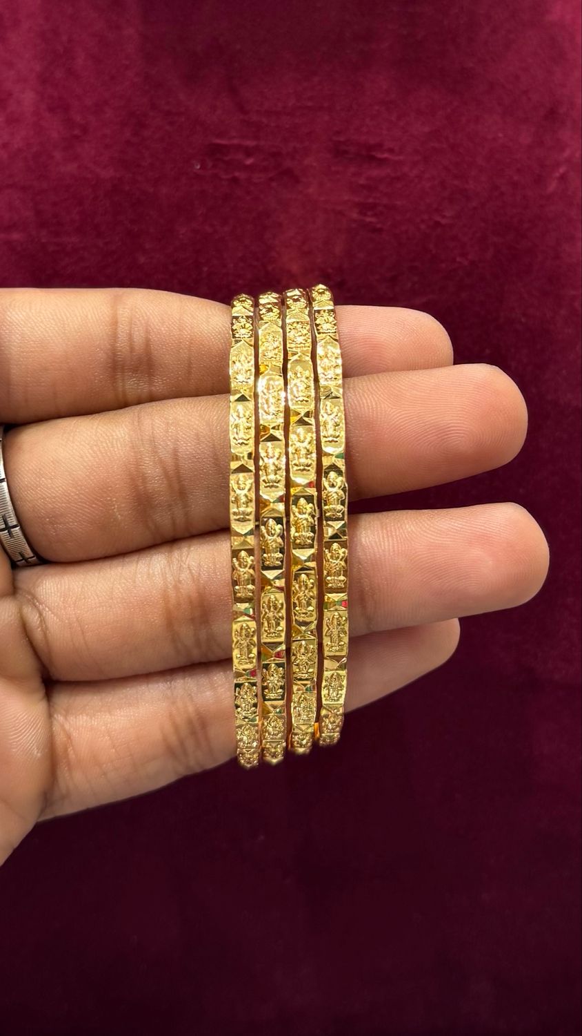 Special Gold Look Handmade Bangles