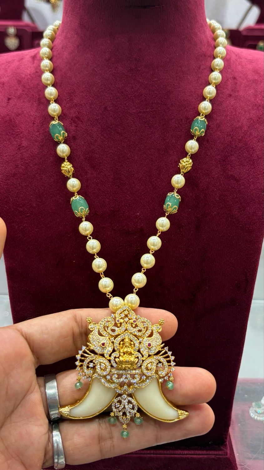 Elegant Puligoru Chain