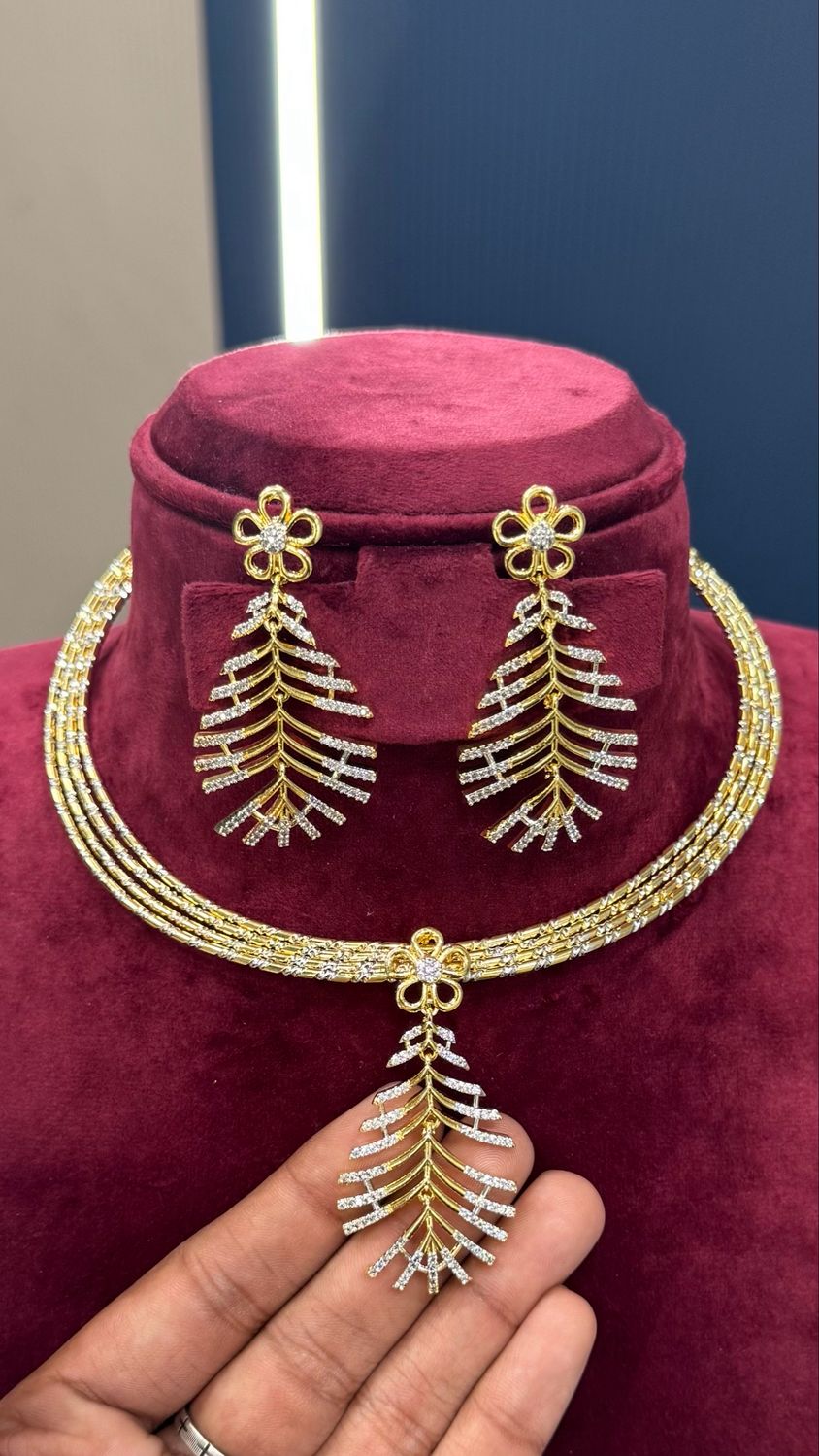 Simple Necklace with Detachable Locket Set
