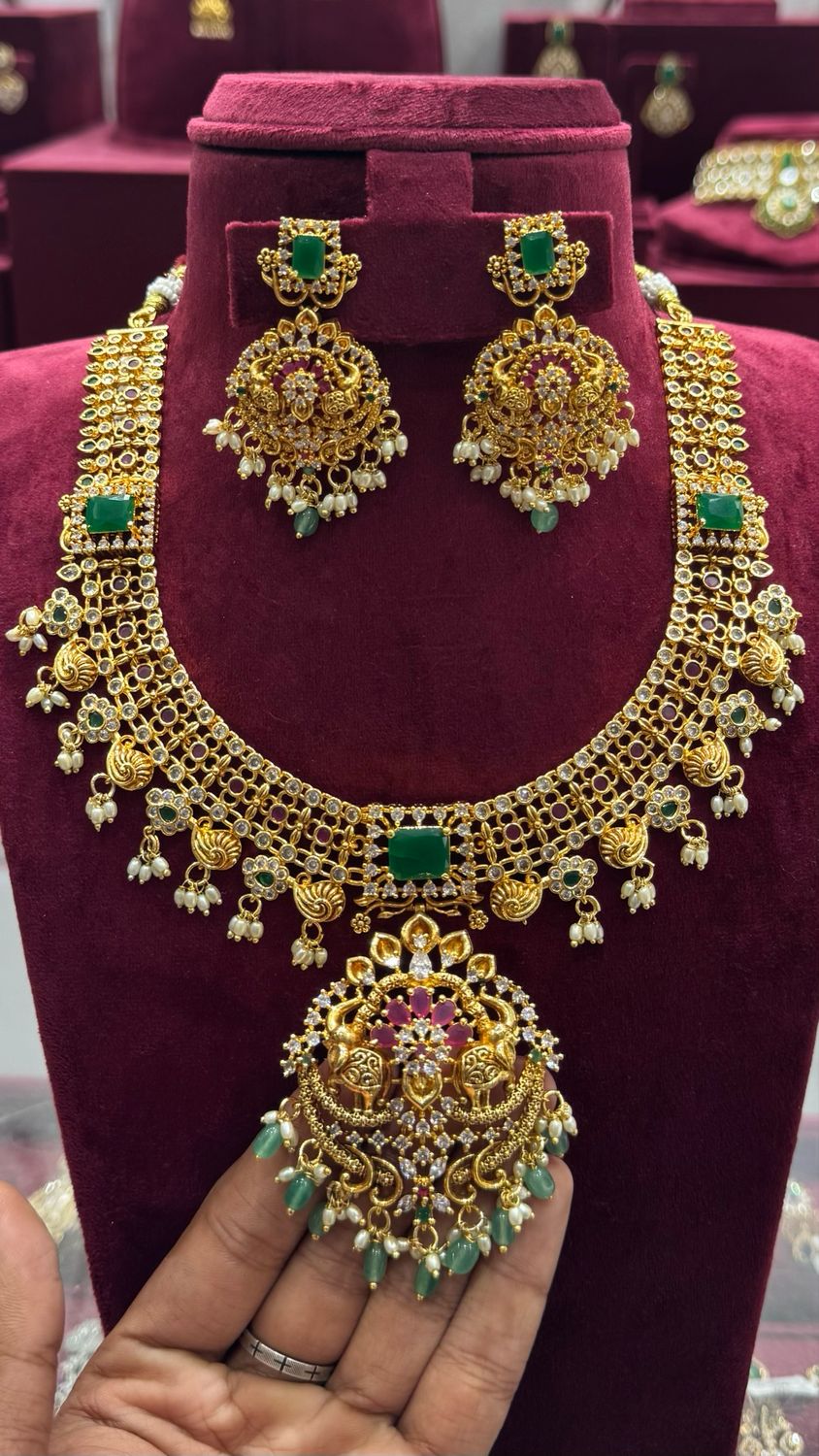 Nakshi Neckset