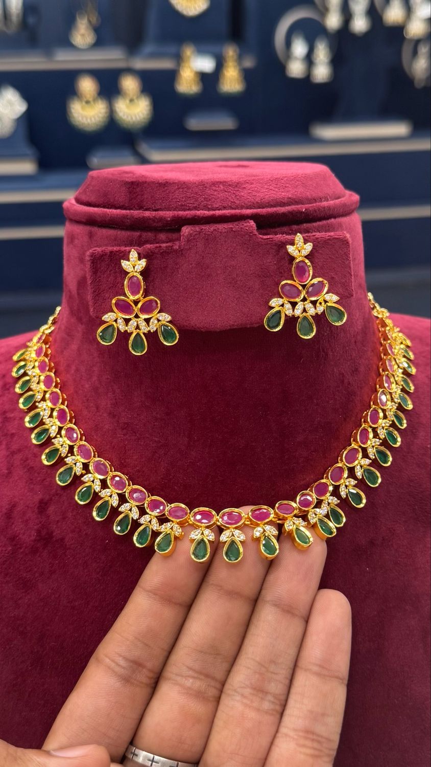 Simple Neckset