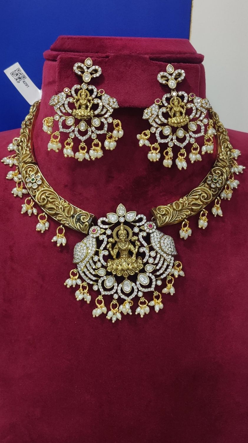 Victorian Lakshmi Kanti Set