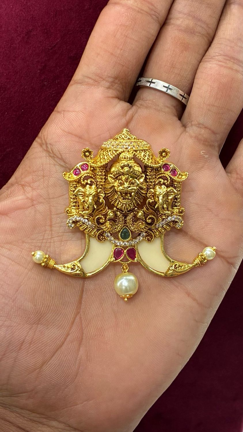 Jadau Puligoru Locket