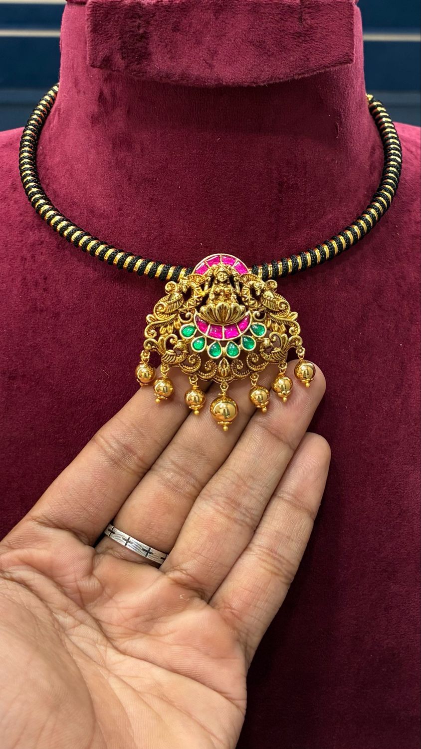 Flexible Hasli with Jadau Locket