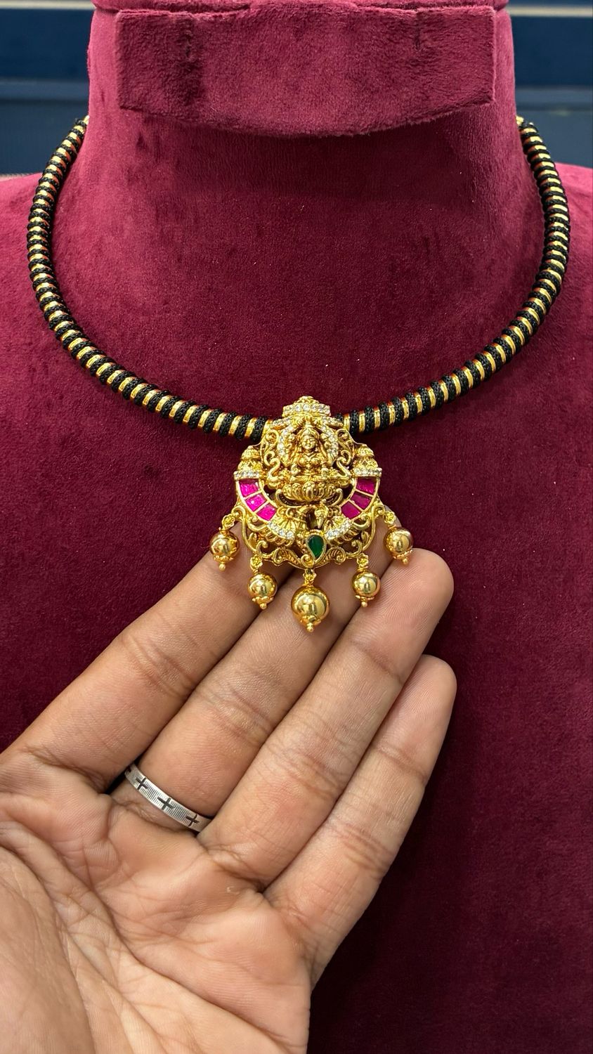 Flexible Hasli with Jadau Locket