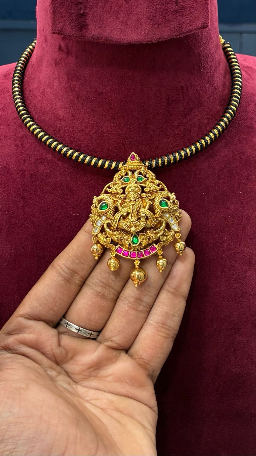 Flexible Hasli with Jadau Locket