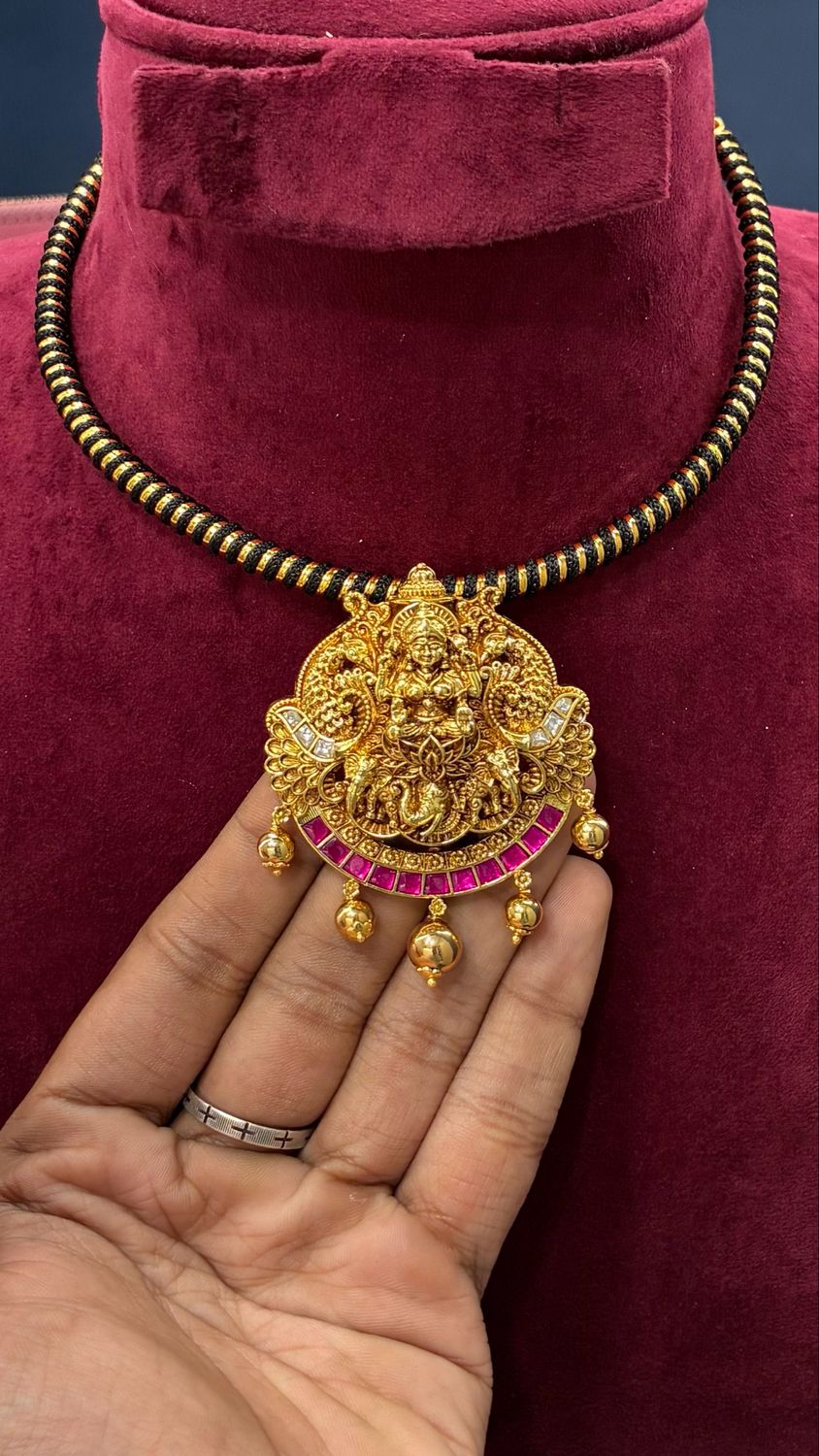 Flexible Hasli with Jadau Locket
