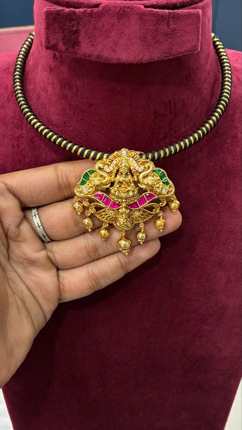 Flexible Hasli with Jadau Locket