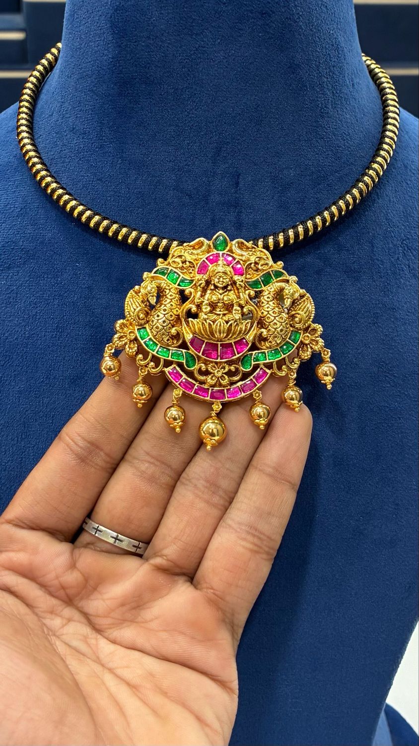 Flexible Hasli with Jadau Locket