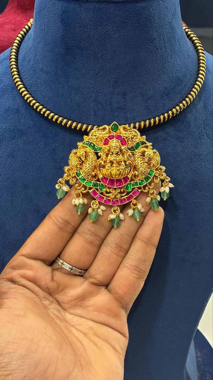 Flexible Hasli with Jadau Locket