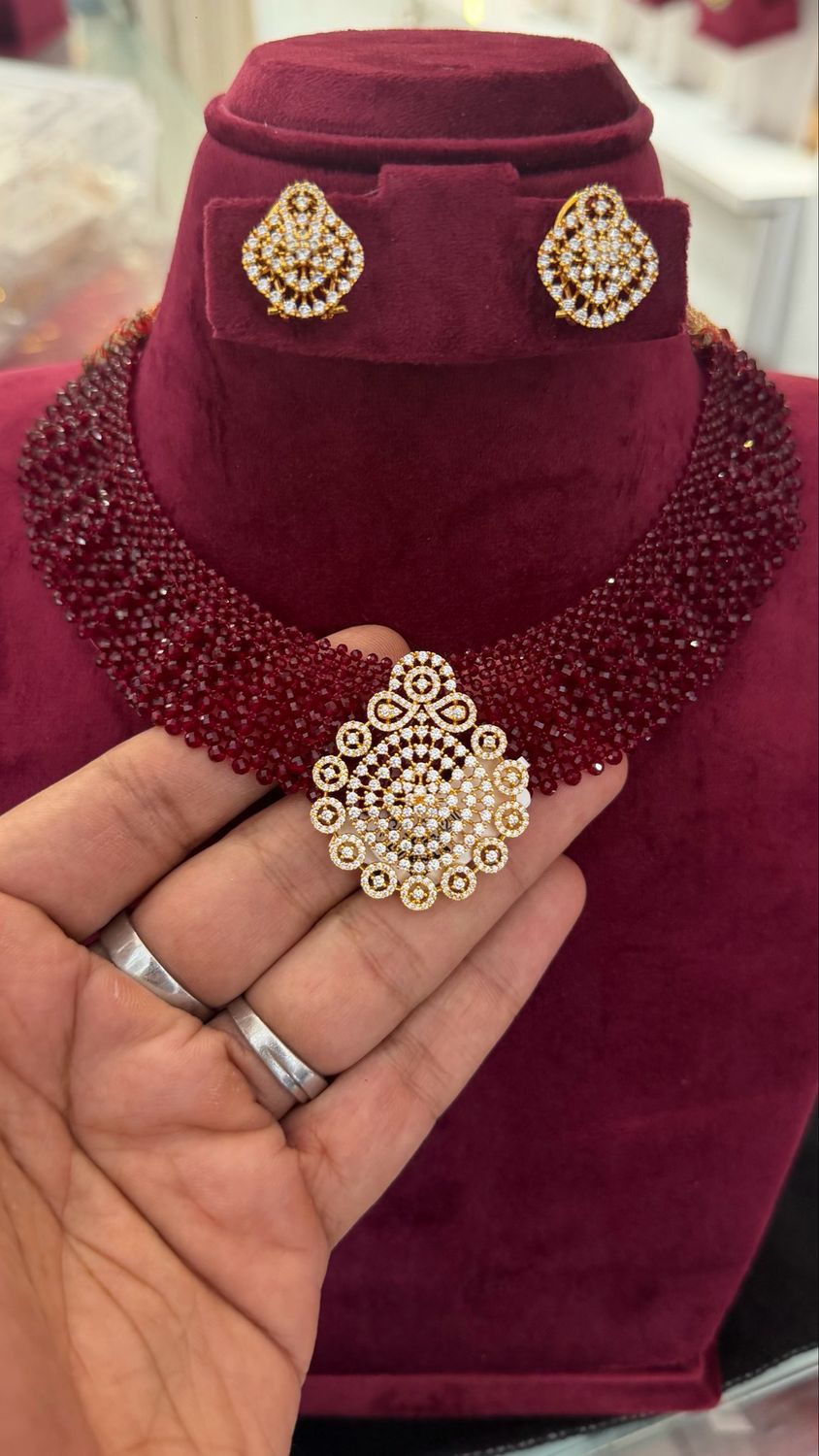 Maroon Jaali Set With Detachable Locket
