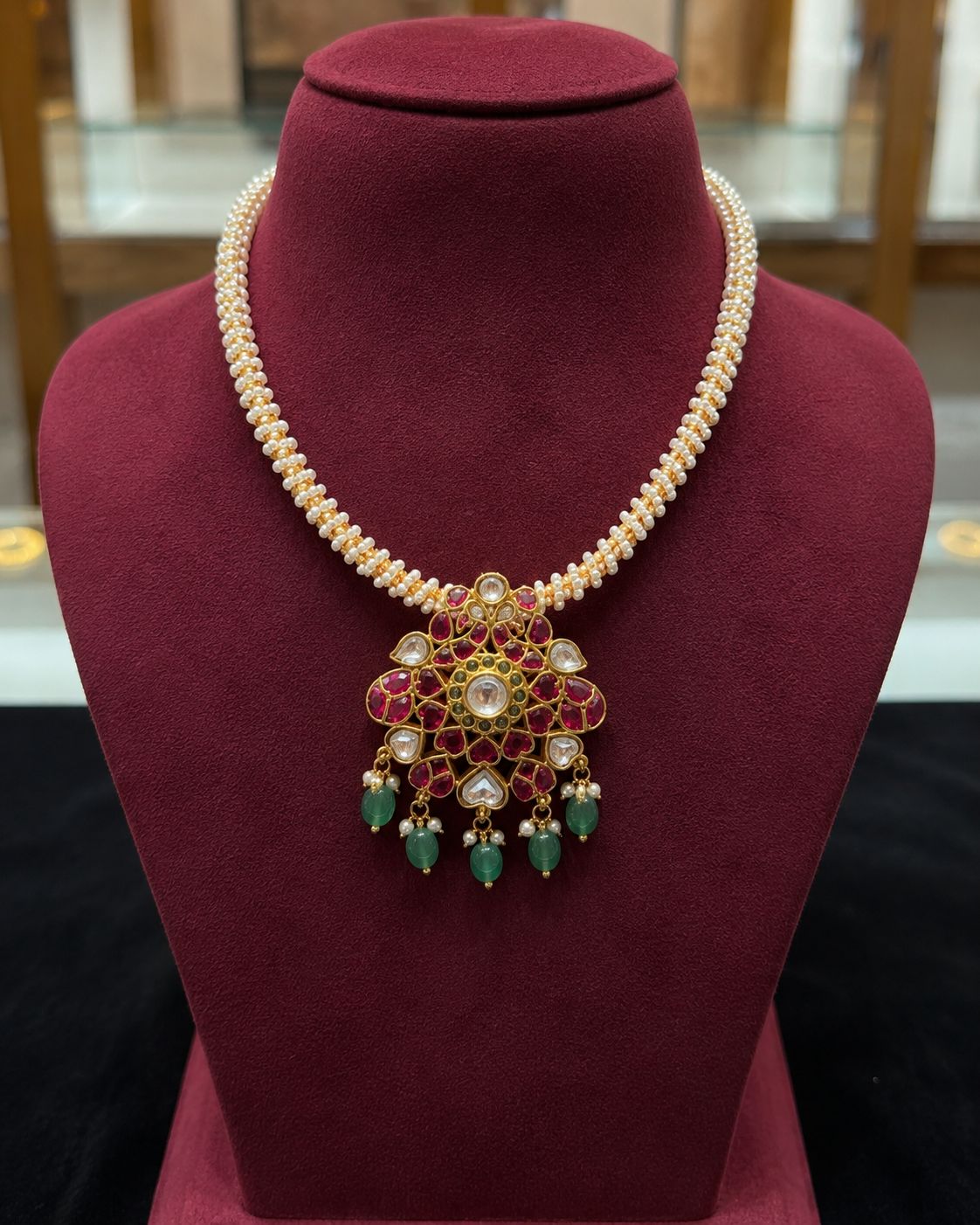 Pearls Flexible Hasli With Jadau Locket
