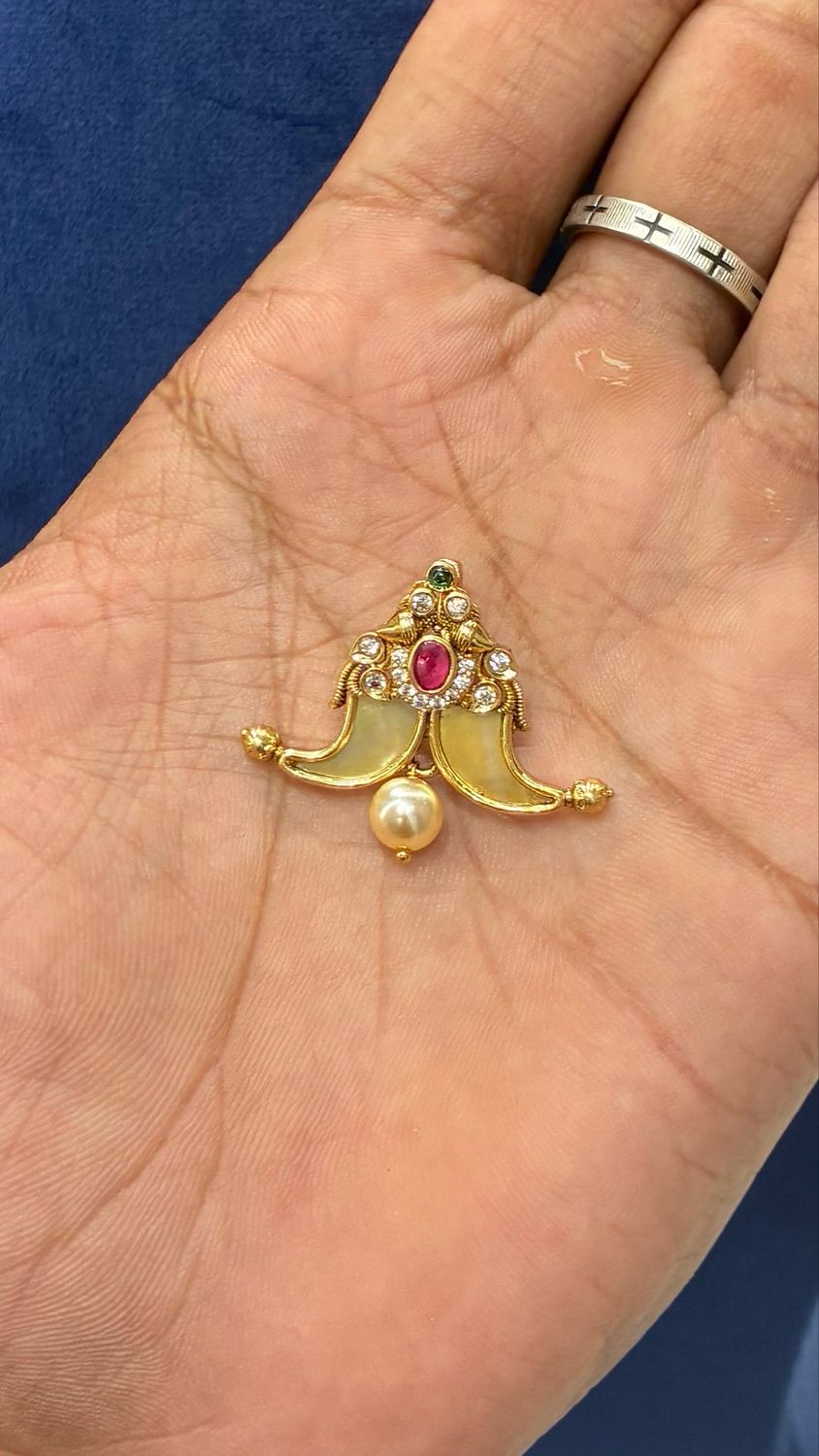 Puligoru Locket