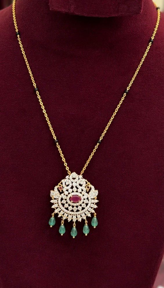 Simple chain with diamond Look locket