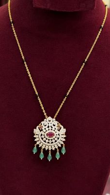 Simple chain with diamond Look locket