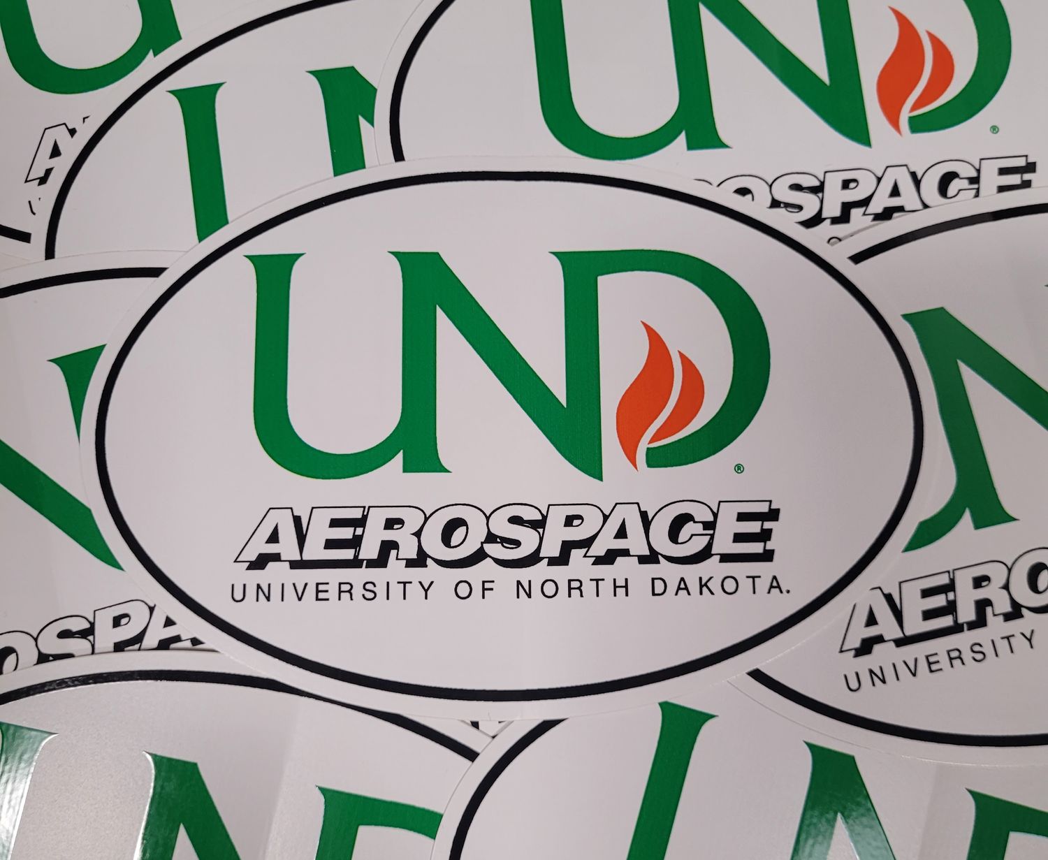 Oval UND Decal