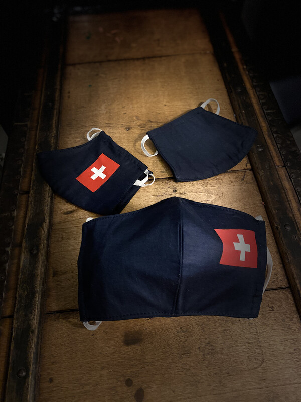 Masque Noir Avec Drapeau Suisse