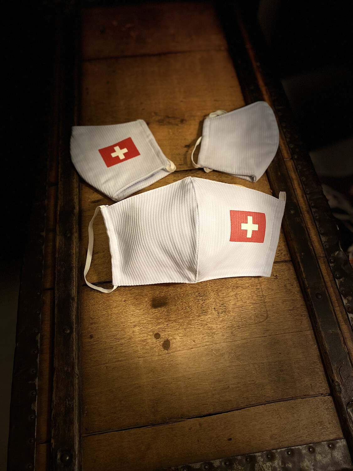 Masque Rayé Avec Drapeau Suisse