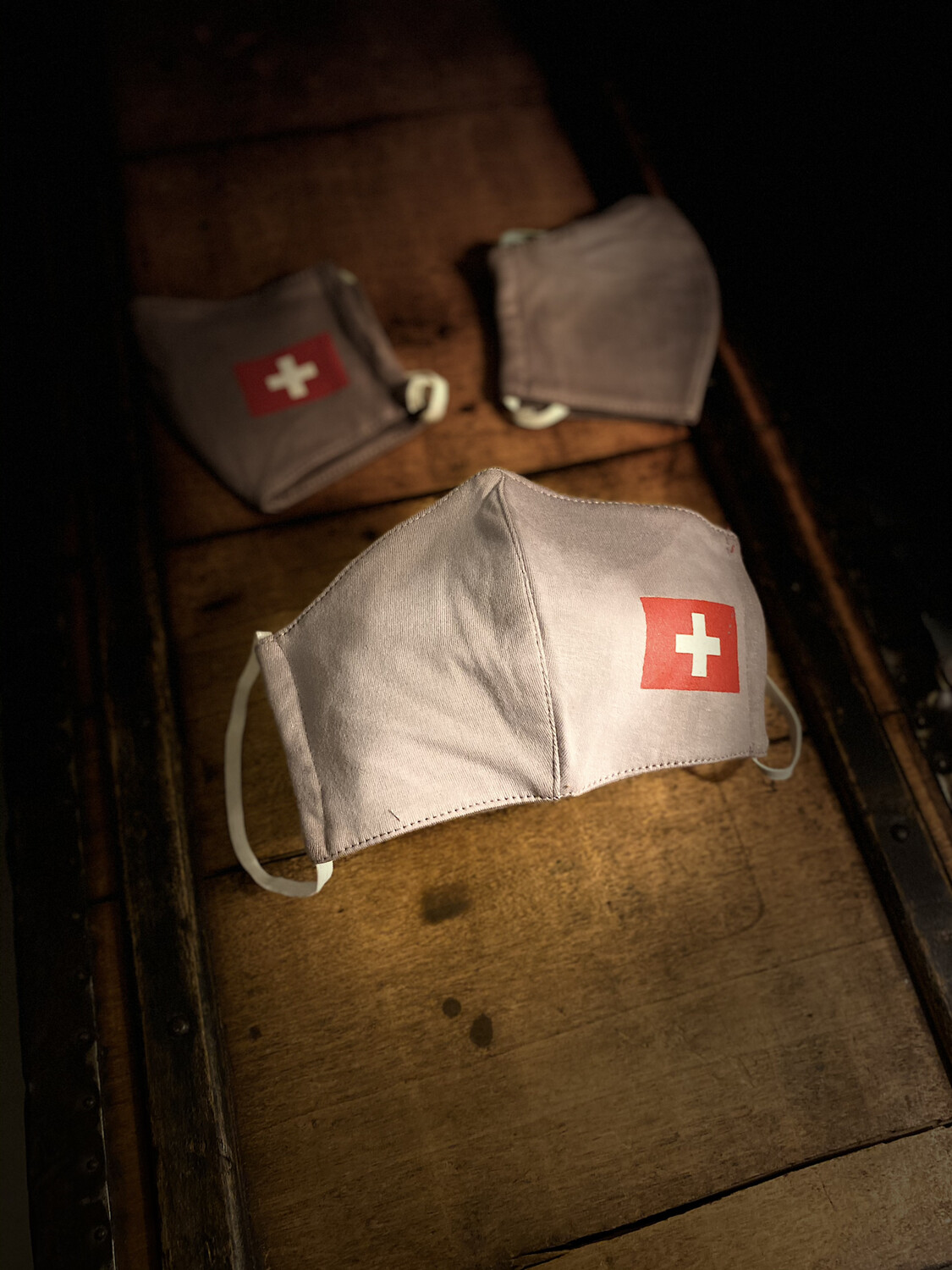 Masque Brun Avec Drapeau Suisse