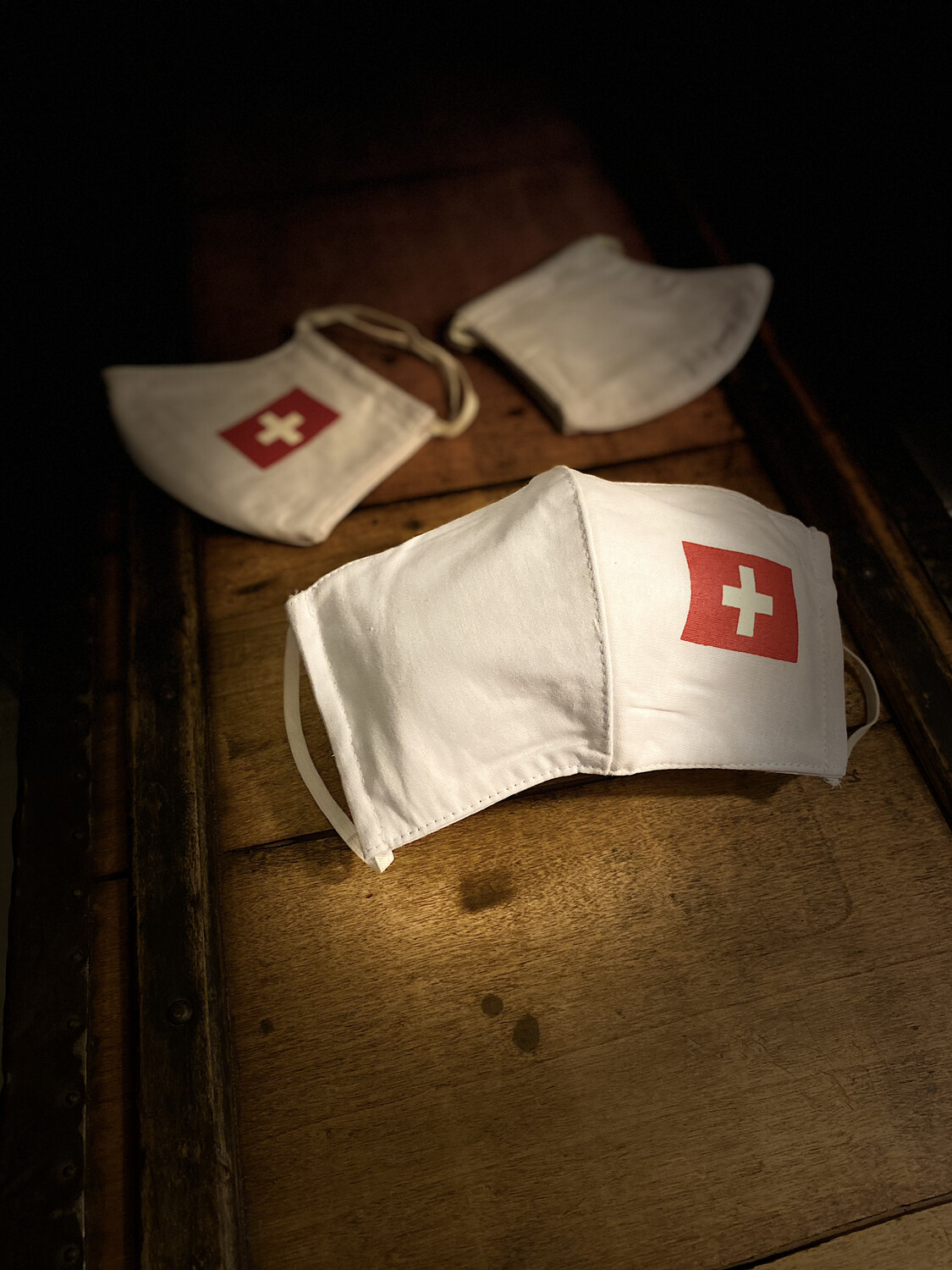 Masque Blanc Avec Drapeau Suisse