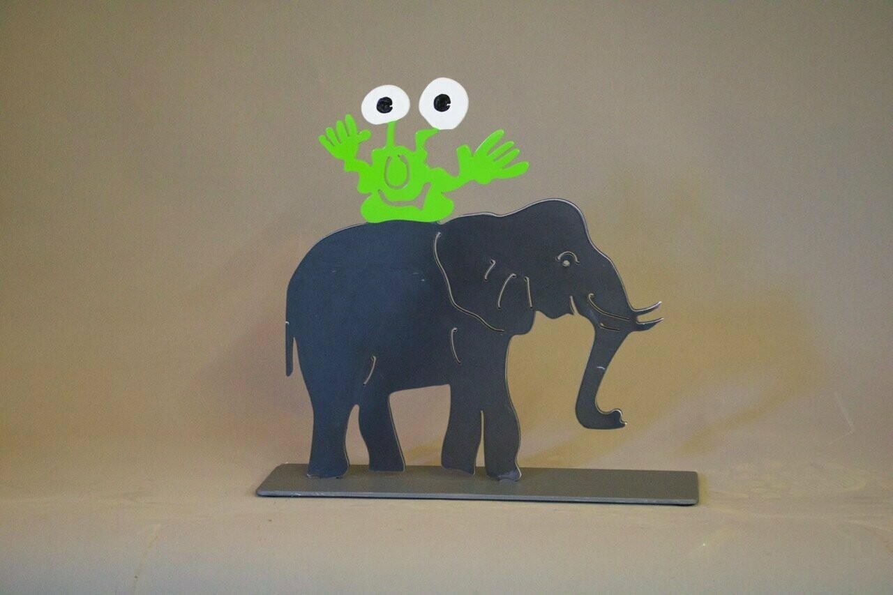 Patrick Preller - Elefant mit Monster