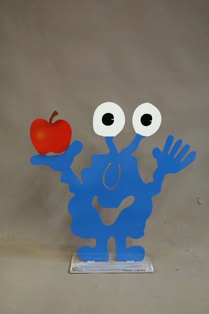 Patrick Preller -Gartenmonster mit Apfel